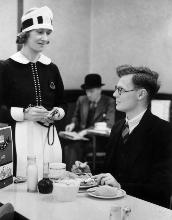 July-1939-Lyons-Cafe-Ludgate-799x1024.jpg