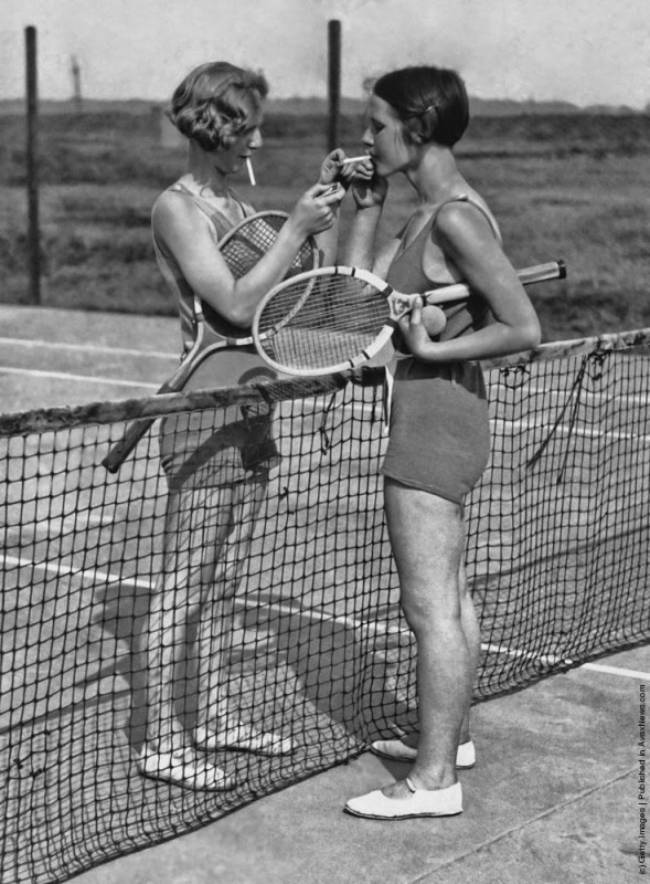 women-smoking-cigarettes-from-the-1930s-15.jpg