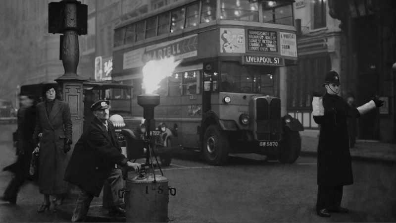 A london Street in 1937.jpg