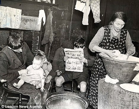 family in south Wales in 1930s.jpg