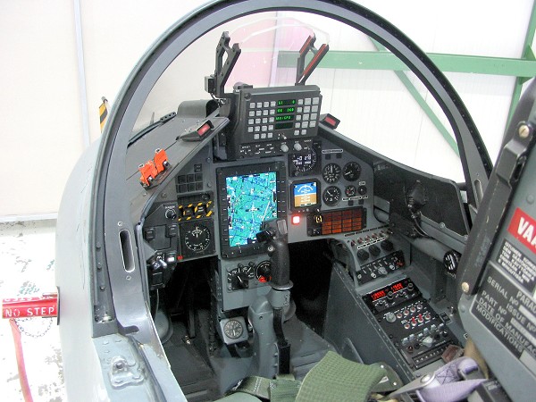 novo-cockpit-hawk-finlandia-foto-CMC.jpg
