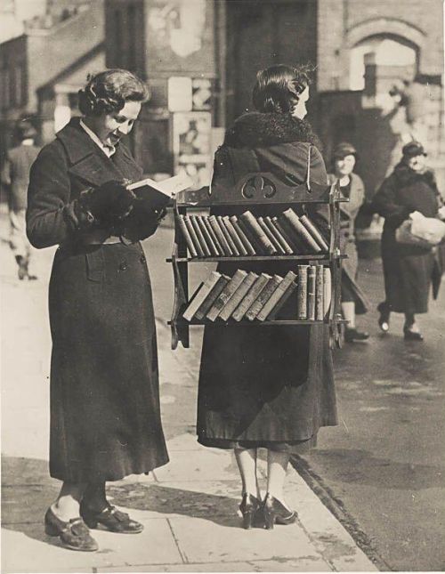 walking library in London.jpg