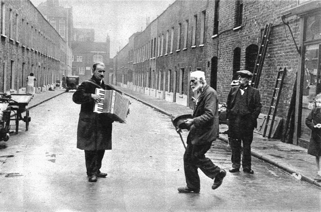 Doing the Lambeth walk, London late 1930s.jpg