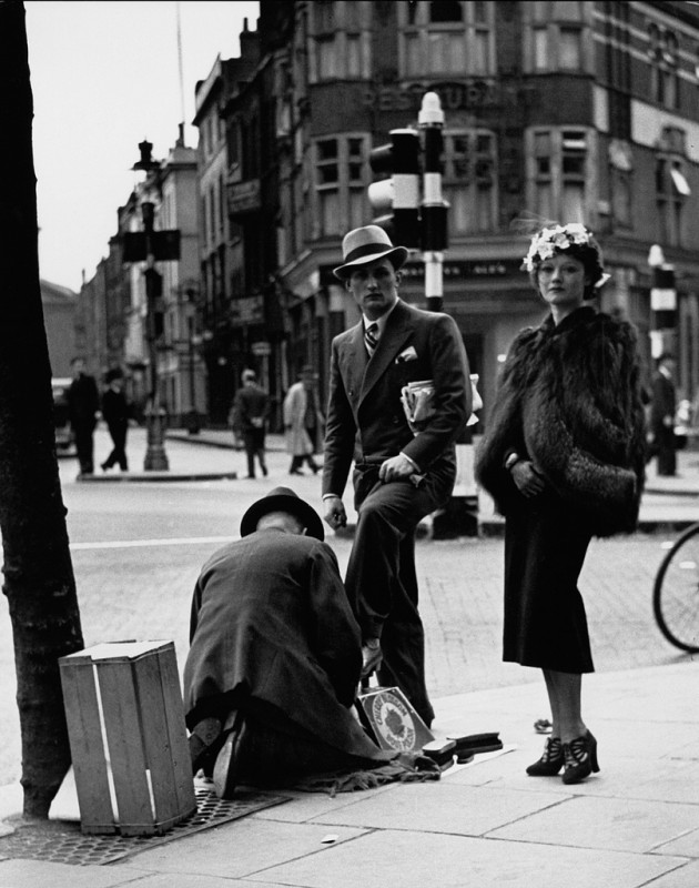 Charing Cross Road, 1930s.jpg