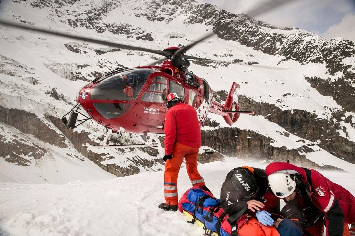 patient-awaits-pick-up-by-air-zermatt-heli.jpg